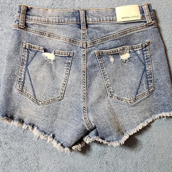 Kendall + Kylie Shorts 7/28 The Icon Short Distressed Cut Off Denim Blue Size 28 - Picture 2 of 9